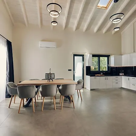 Mouzaki's Stone 别墅 *