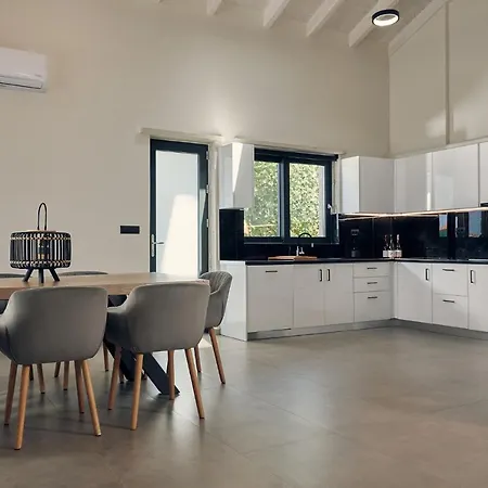 Mouzaki's Stone 别墅 *