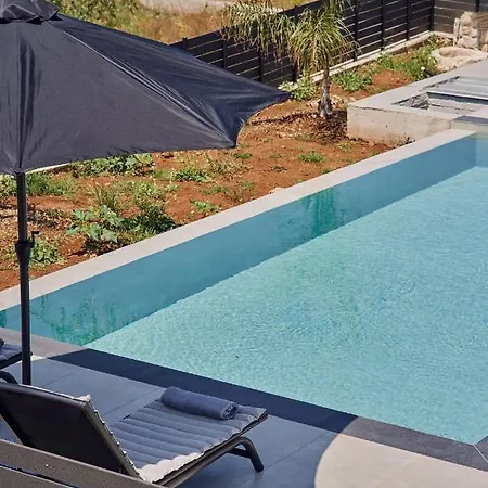 Villa Mouzaki's Stone Volímesz