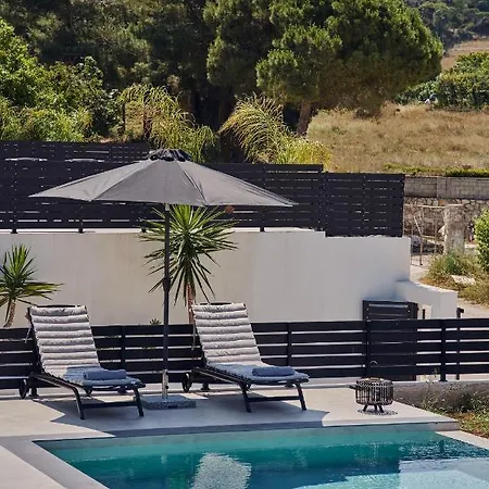 Mouzaki's Stone Villa Volímesz